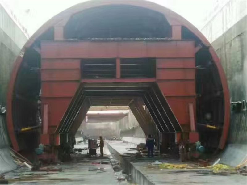 什么是冷彎機？